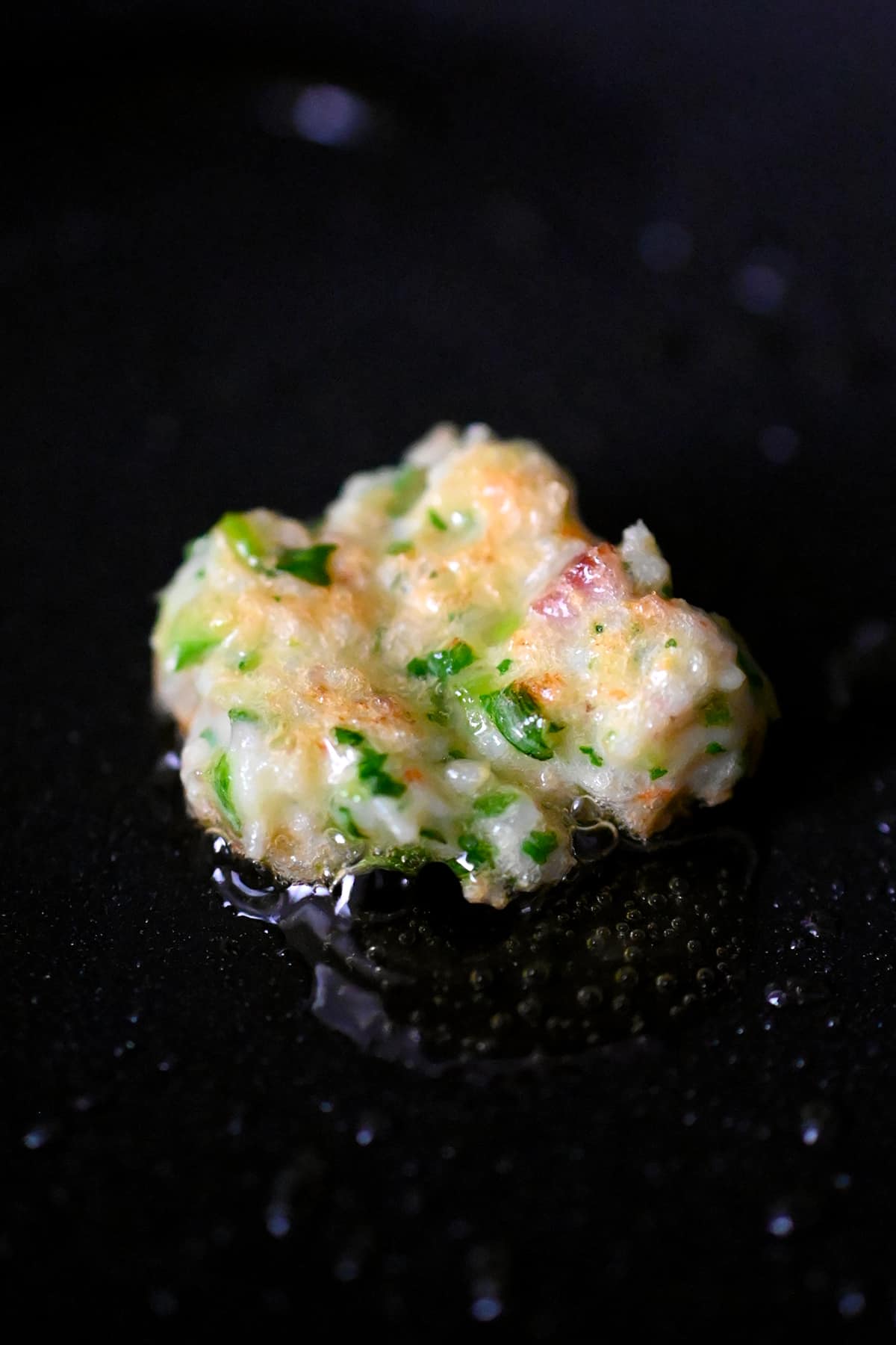 Close-up of the texture of the final stuffing on the end of a spatula.