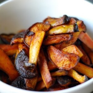 Cooked mushrooms with a hot pepper spice.