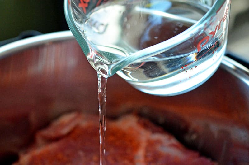 Adding water to the Instant Pot (Pressure Cooker) Kalua Pig 