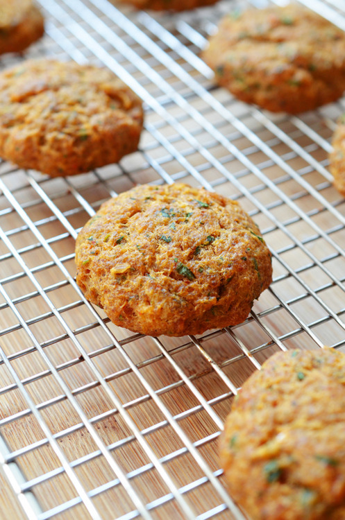 Baked Thai Curry Crab Cakes to Go on a wire rack.