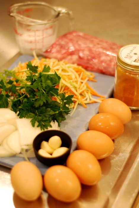 The assembled ingredients for the paleo and whole30 recipe of curried ground pork and broccoli slaw frittata.