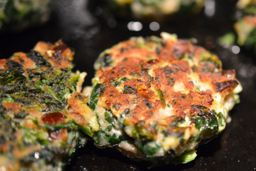 A browned side of the green pork sliders in a pan.